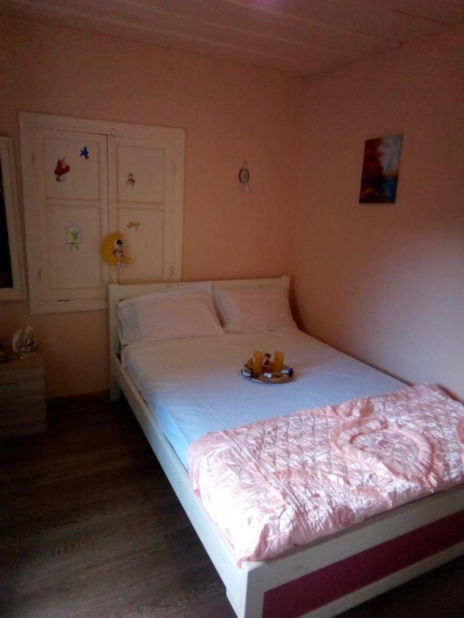 Angela, Traditional In The Village Holiday home *
